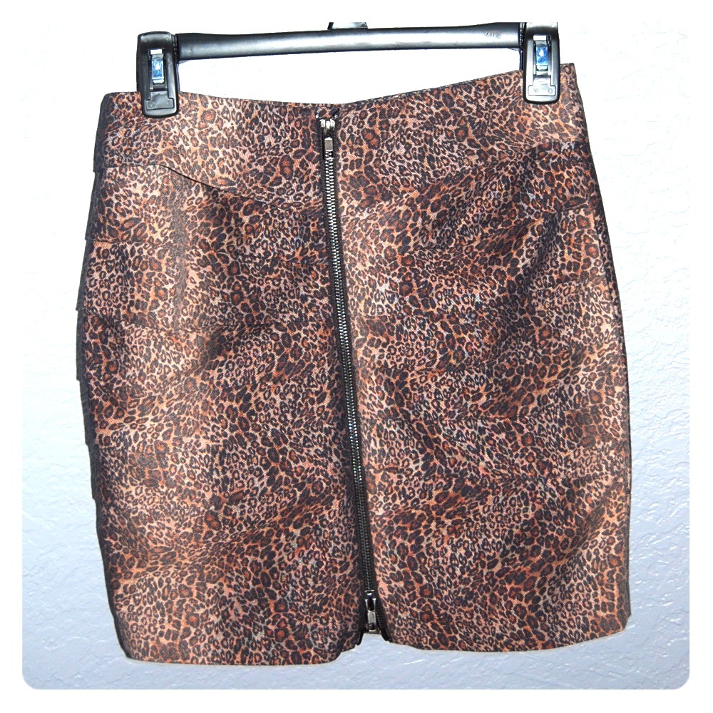 Leopard Print Zip Up Mini Skirt.