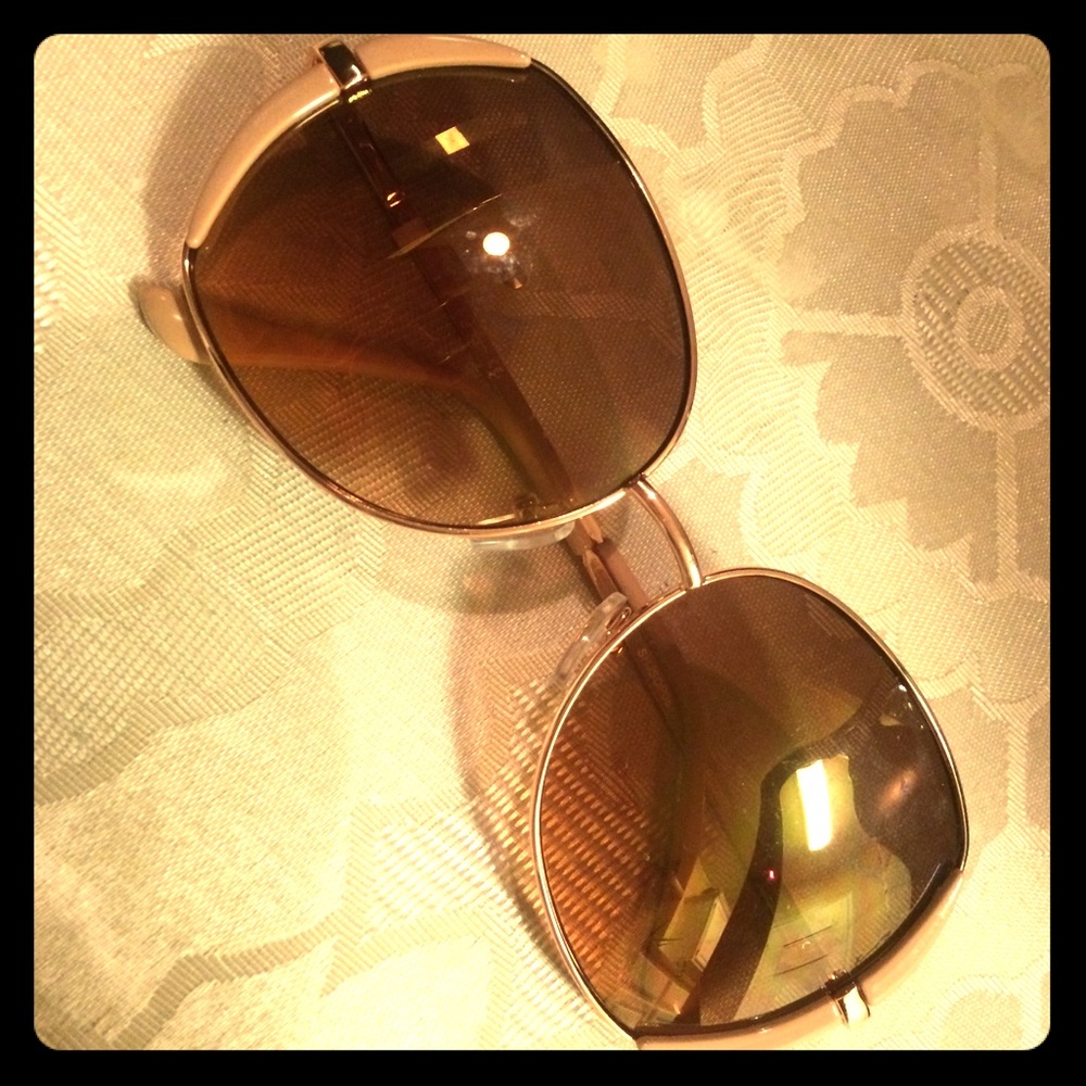 Jessica Simpson sunglasses
