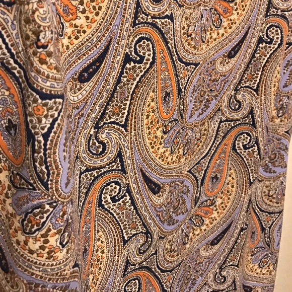 Beautiful patterned top - Picture 3 of 4