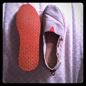 Gray canvas Toms