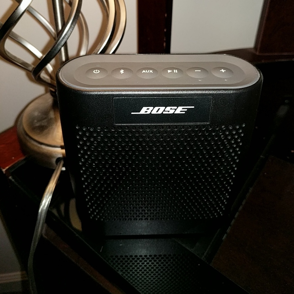 Bose color speaker
