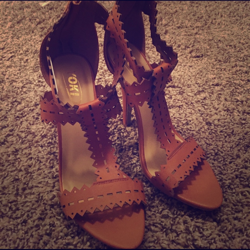 Scalloped Lace Heels