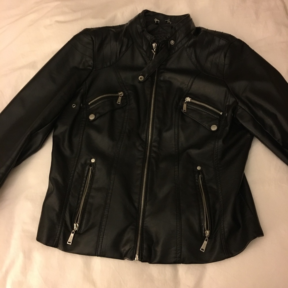 Black (faux) leather jacket 🔥🔥