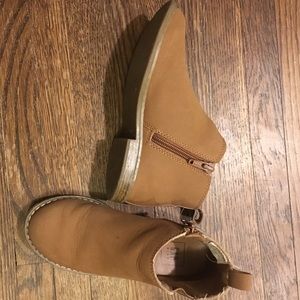 ❤sold on another site❤Girls Gap 12 camel booties