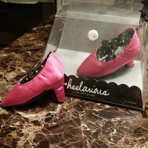 Super CUTE! Super Heelarious!!!!