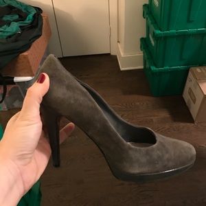 nine west grey suede heels