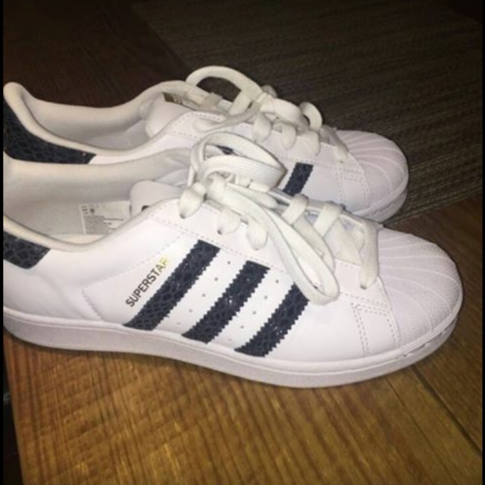 Woman's adidas casual shoes