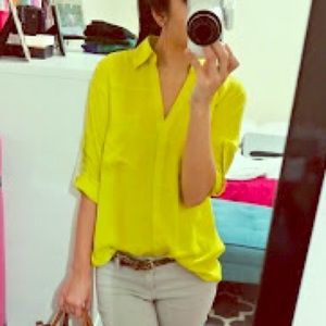 ⬇️Bright yellow express portofino shirt. small