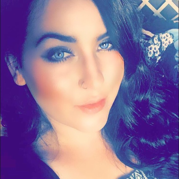 Meet your Posher, Kelly - Picture 2 of 3