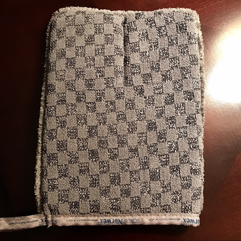 🆕 Norwex Bathroom Scrub Mitt, Graphite