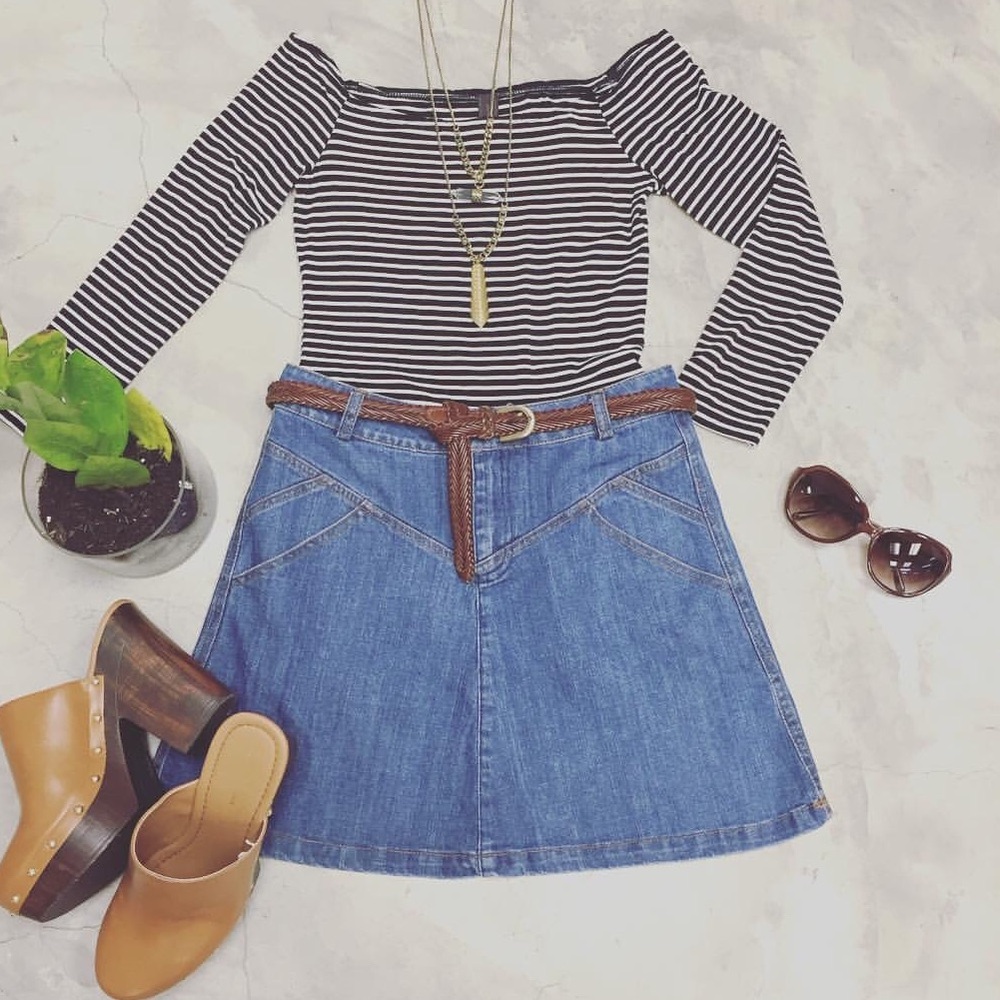 1 HR FLASH SALE ‼️High waisted denim skirt ✨