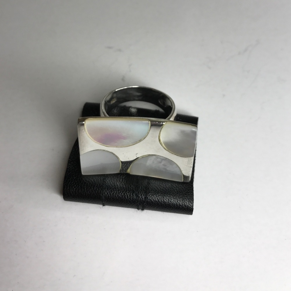 Shell Pearl Sterling Sliver Ring - Picture 2 of 3