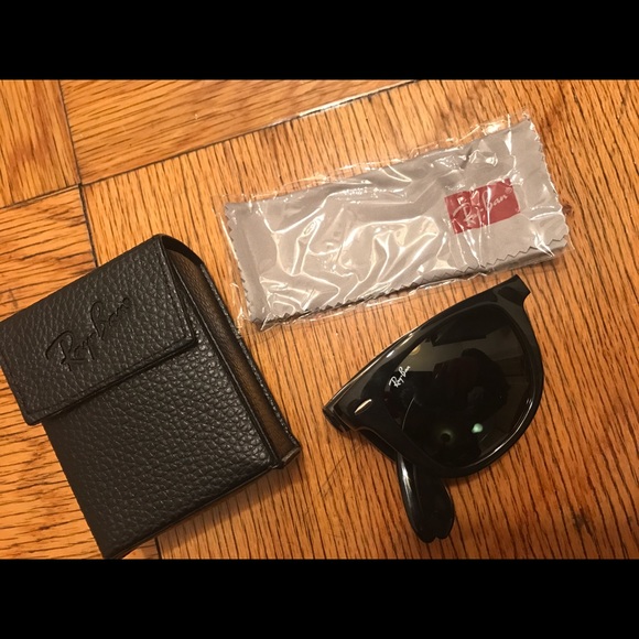 Ray-Ban Wayfarer Folding Classic Sunglasses