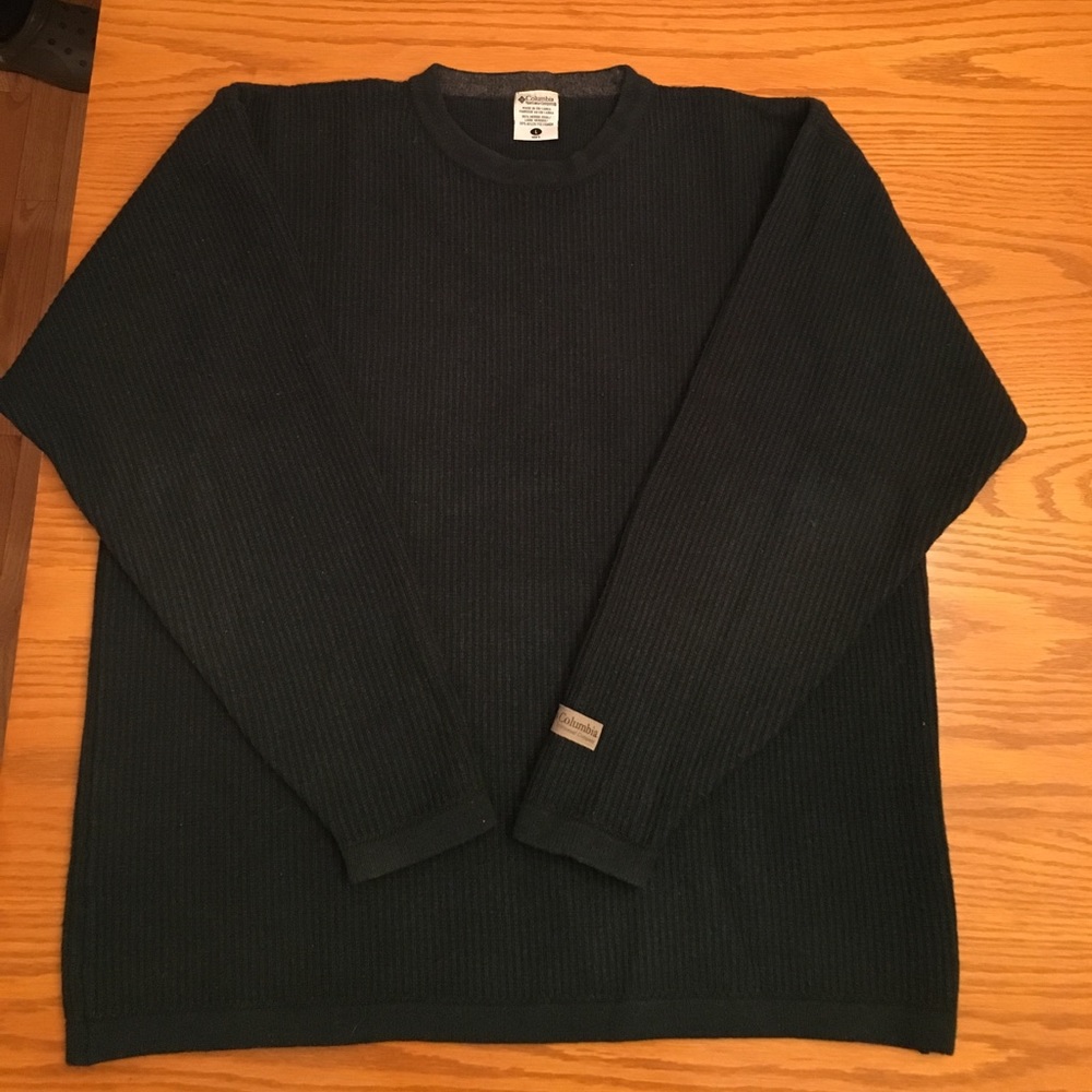 brand new columbia sweater like new. no stains