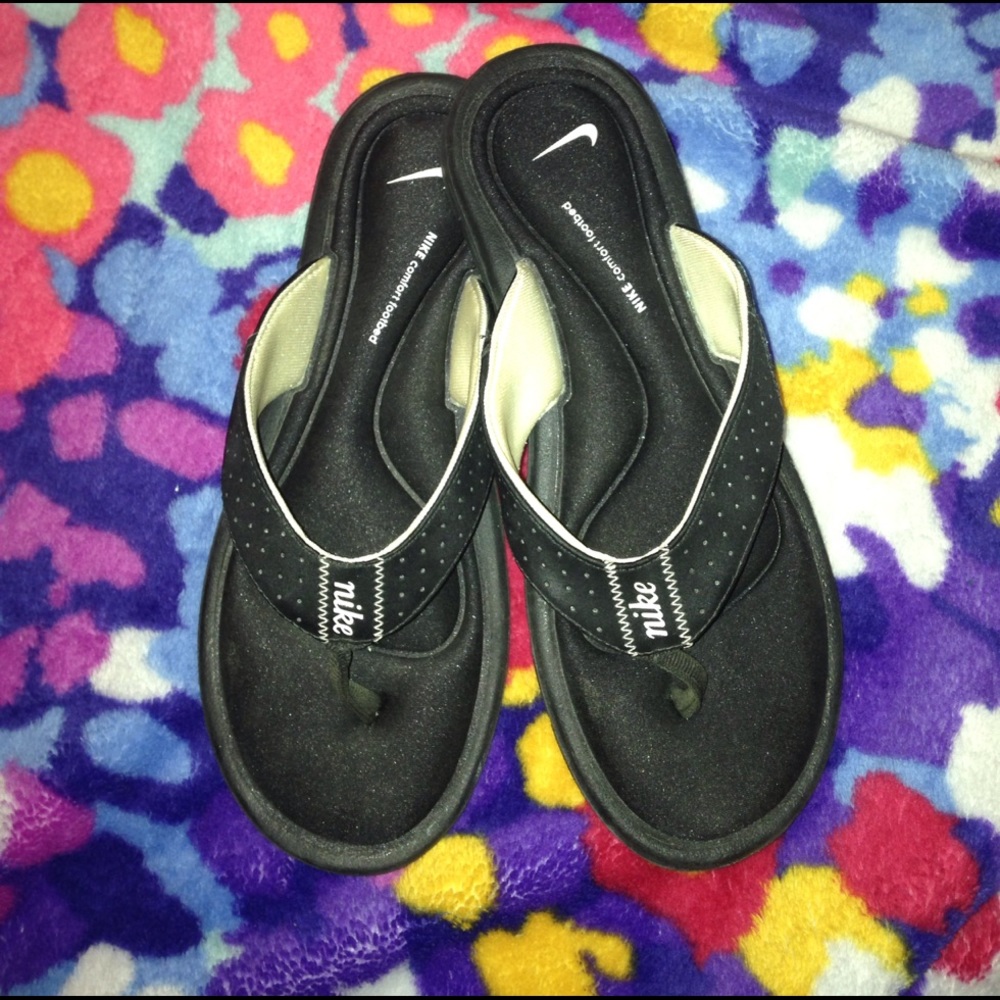nike comfort footbed flip flops💗