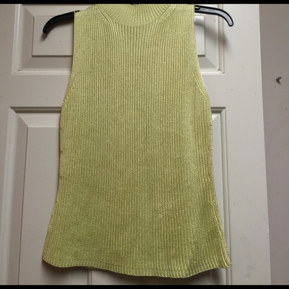 Anne Taylor lemonade top