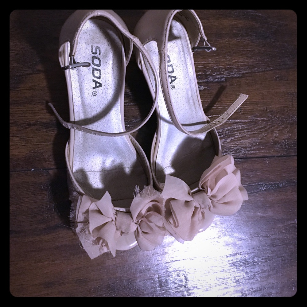 Nude heels with big bows on front