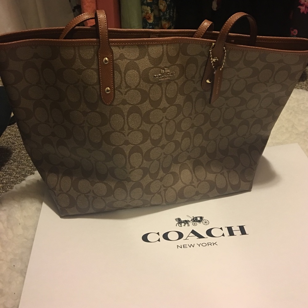 Khaki Signature City Coach Tote 👜