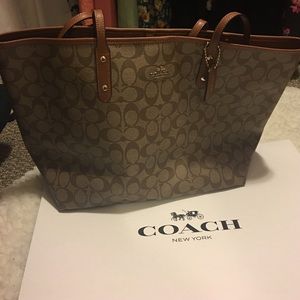 Khaki Signature City Coach Tote 👜