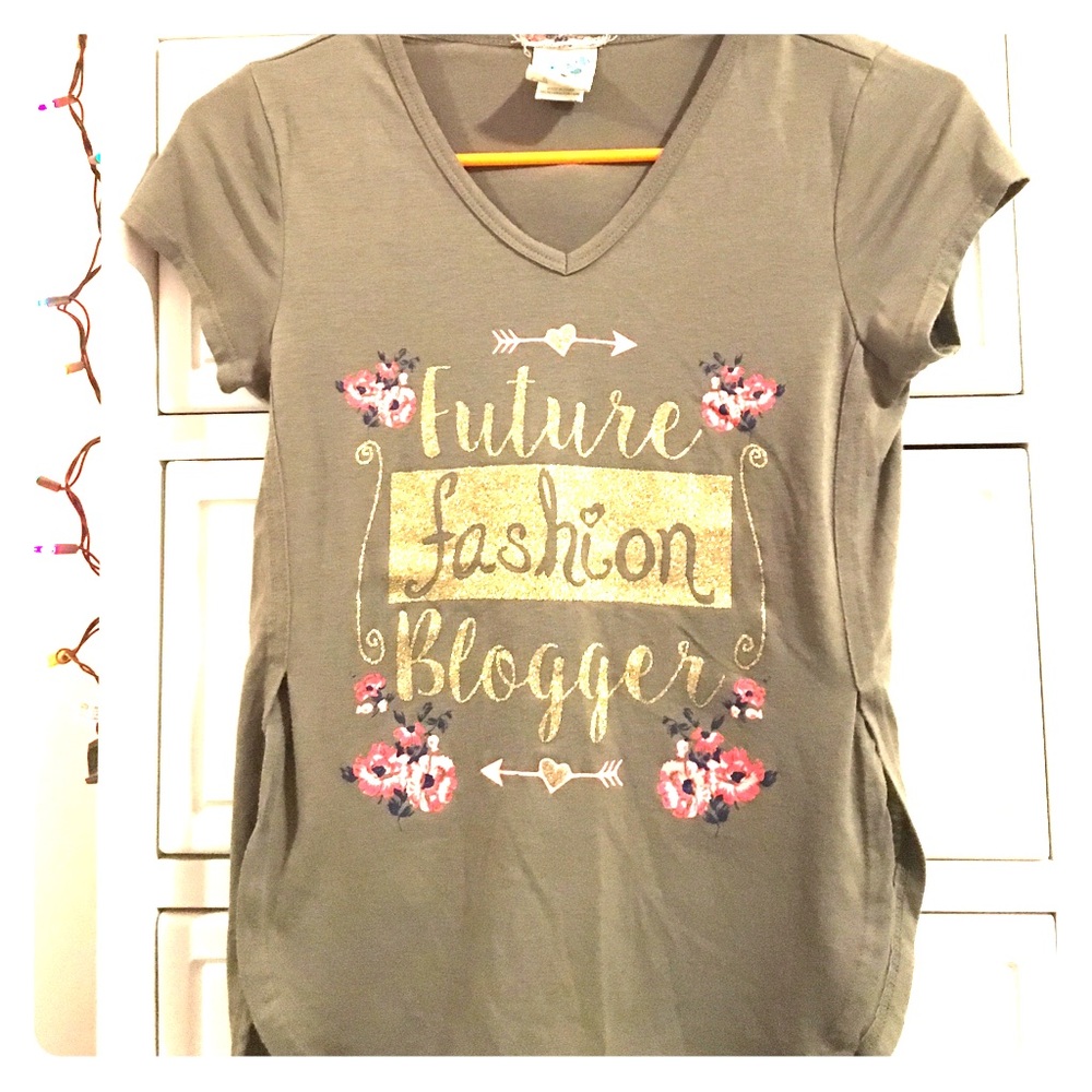 Adorable rose shirt