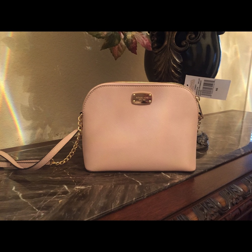 michael kors cindy large dome crossbody