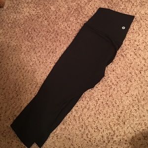 Lululemon Black Wunder Under crop legging