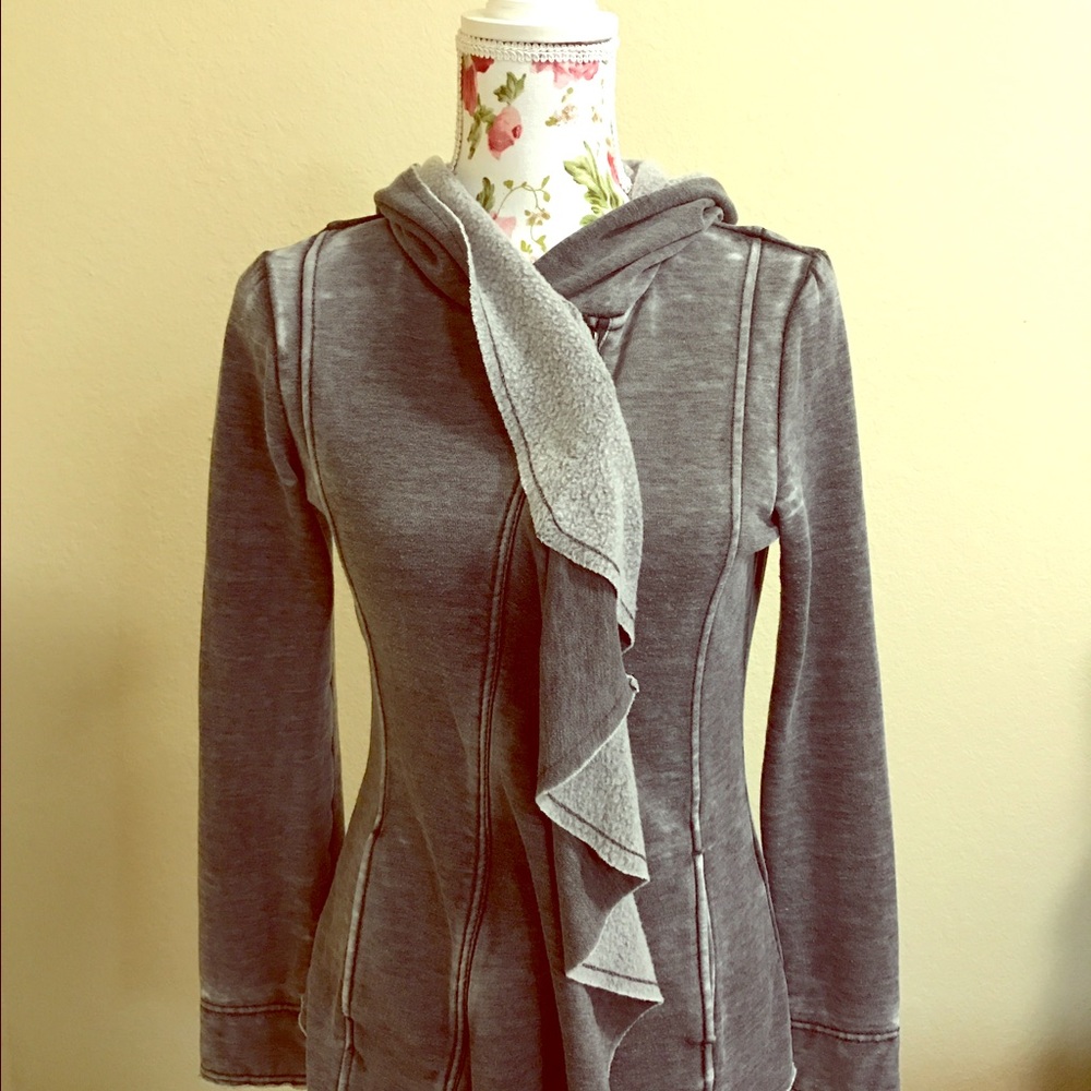 Hooded sweatshirt with ruffle