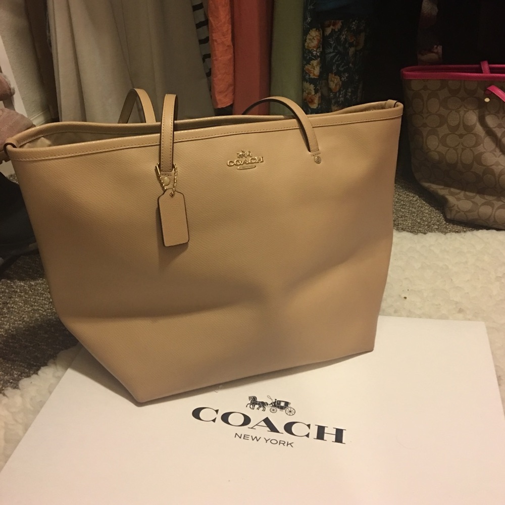 Nude Coach Signature Tote 👜