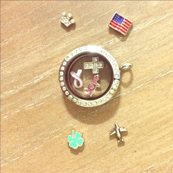 🌟🌟FLASH SALE🌟🌟Origami owl living locket - Picture 1 of 2