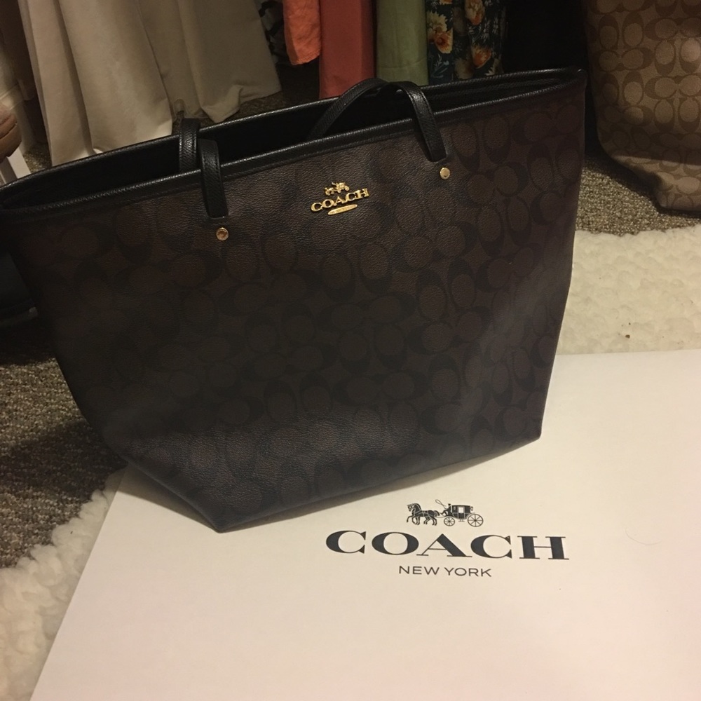 Black and Brown Signature Coach Tote 👜💕