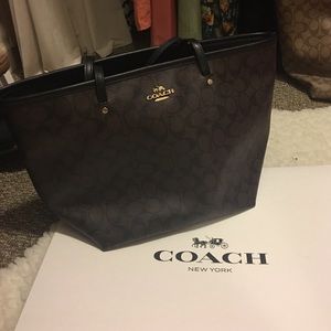 Black and Brown Signature Coach Tote 👜💕
