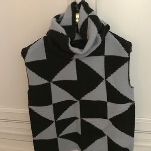 Sleeveless sweater with separate cowlneck
