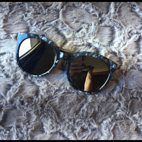 Assorted Sunnies: ONLY BLUE is left - Picture 6 of 6