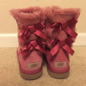 Pink bow Uggs only worn a few times size 7