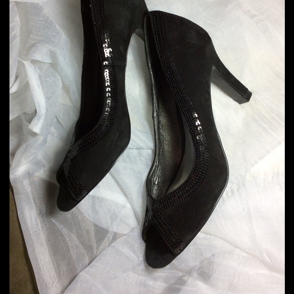 Peep toe suede pumps - Picture 7 of 8