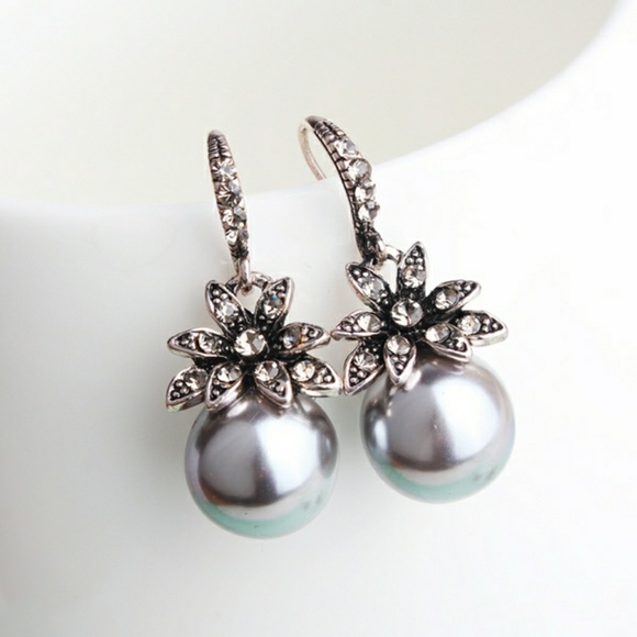 Black Pearl Crystal Drop Earrings - Picture 1 of 5