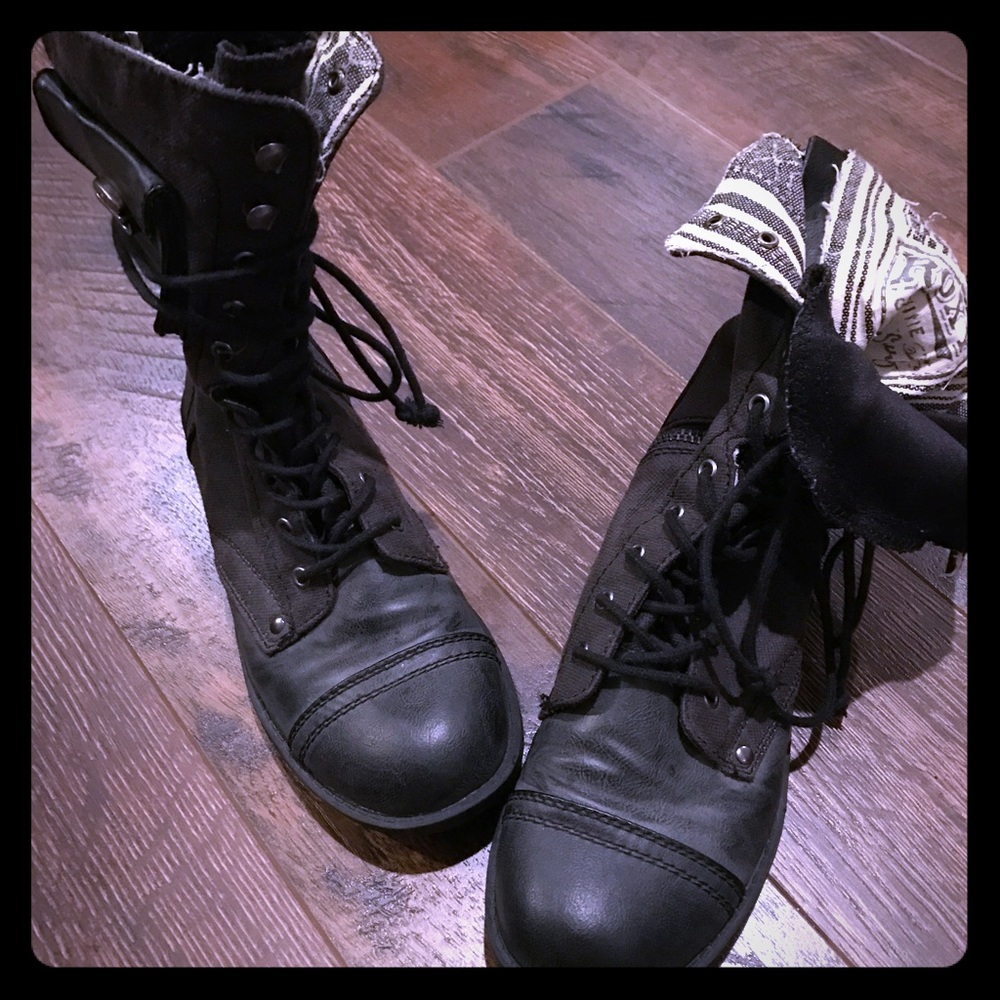 Roxy boots
