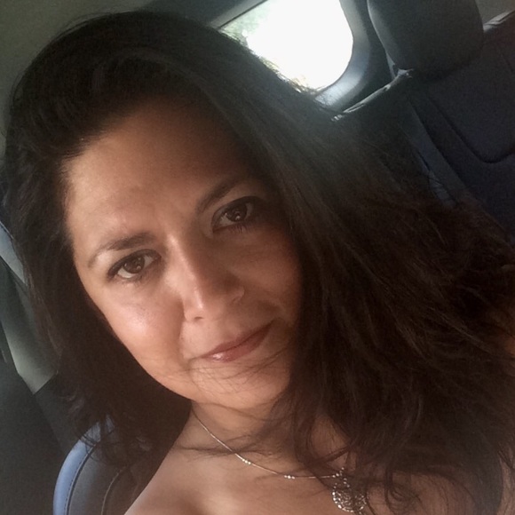 Meet this Posher, Raquel.... - Picture 2 of 7