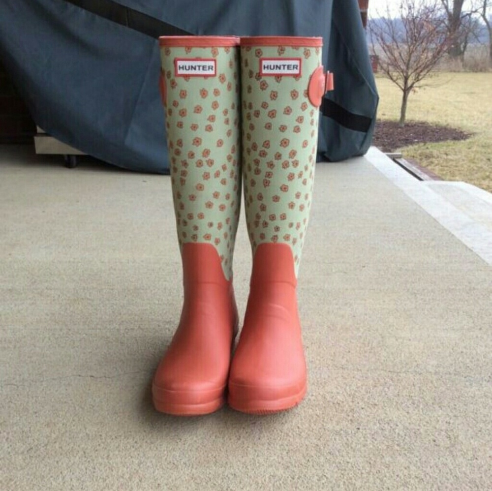*SOLD* Hunter Original Tall Rainboots - Picture 1 of 3