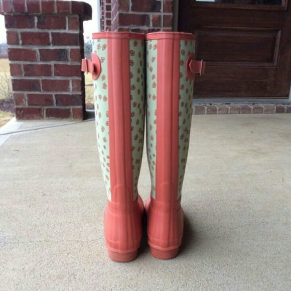*SOLD* Hunter Original Tall Rainboots - Picture 2 of 3