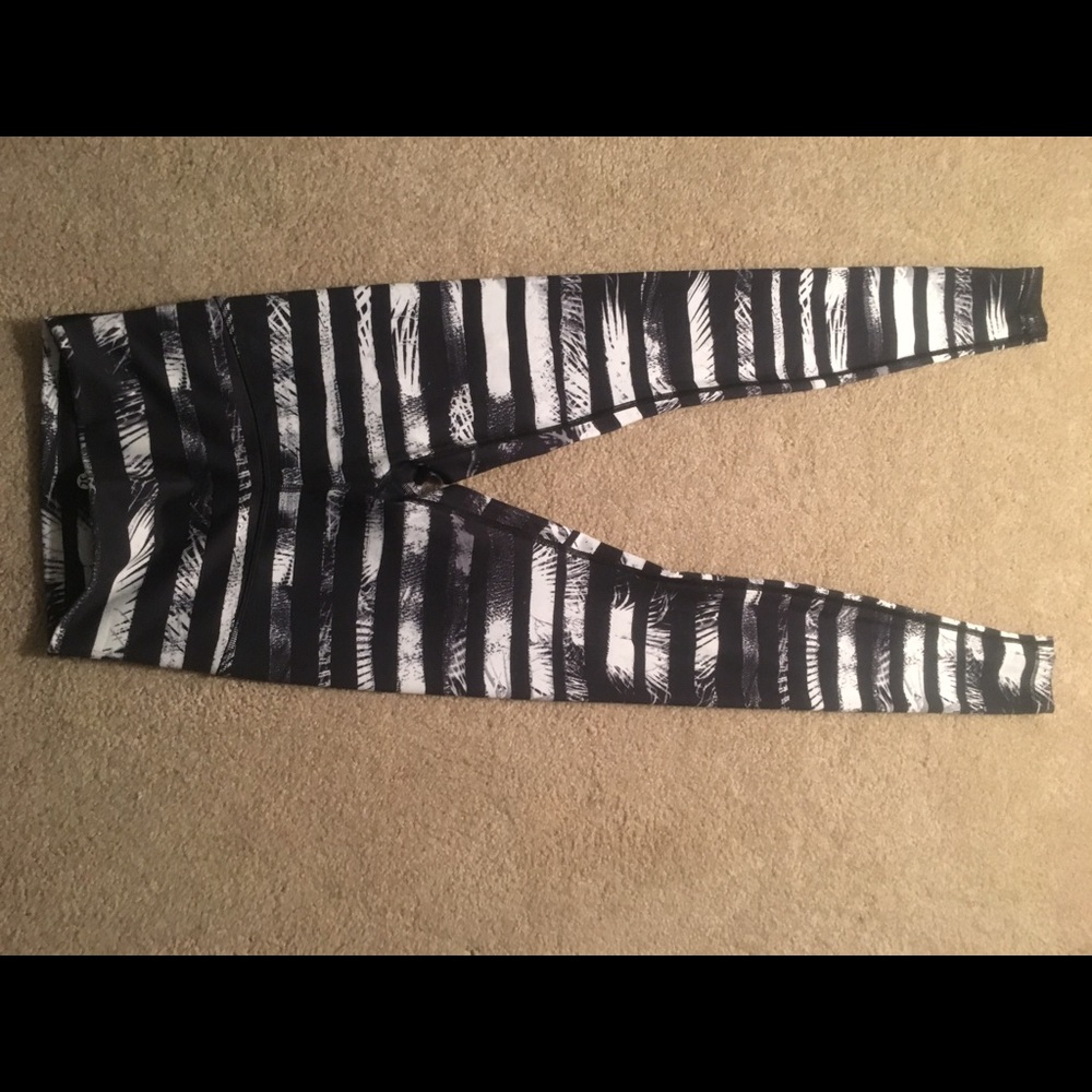 Lululemon wunder under