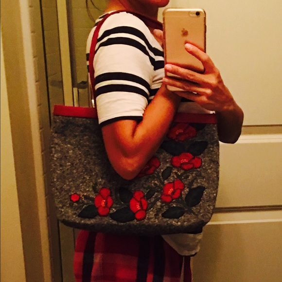 Isabella Fiore Canvas Flower Print Handbag - Picture 4 of 7