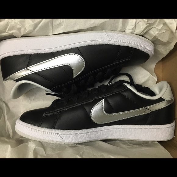 🌟New! NIKE WMNS TENNIS CLASSIC Sneakers, Size 7.5 - Picture 4 of 4
