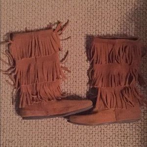 Minnetonka Fringe Moccasin Boots