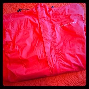 Small vineyard vines rain jacket UFT