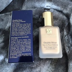 EL double wear foundation. LAST ONE LEFT! (NEW)