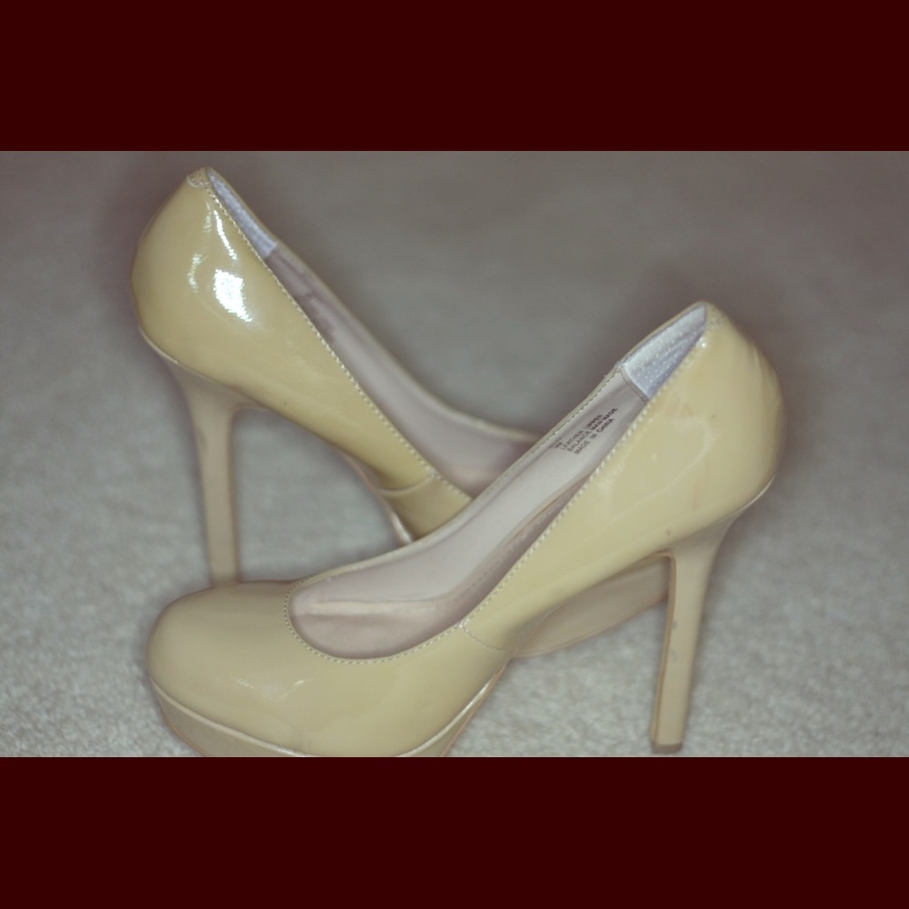 Steve Madden Nude Platform Pumps