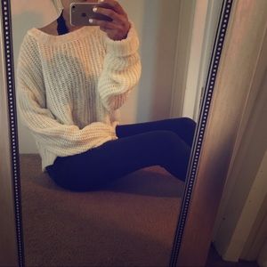Cute knitted sweater!🍁