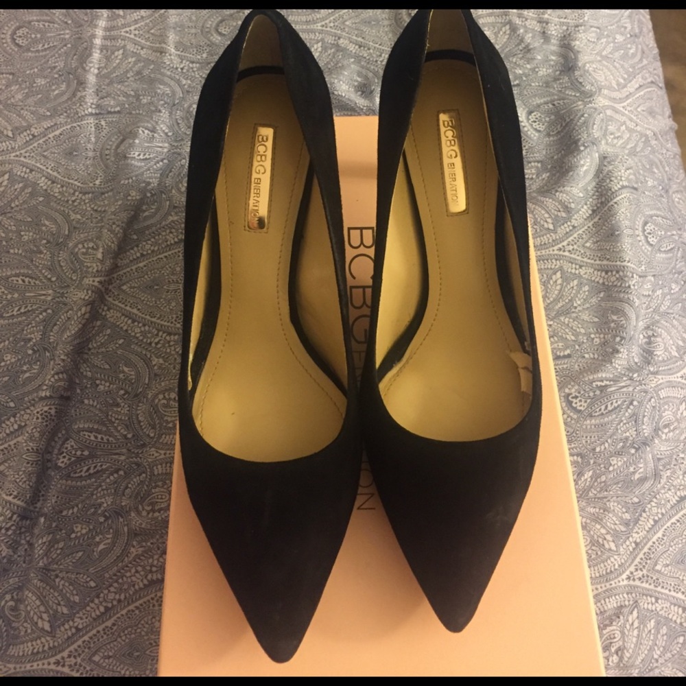 7.5M BCBGeneration Black suede pumps