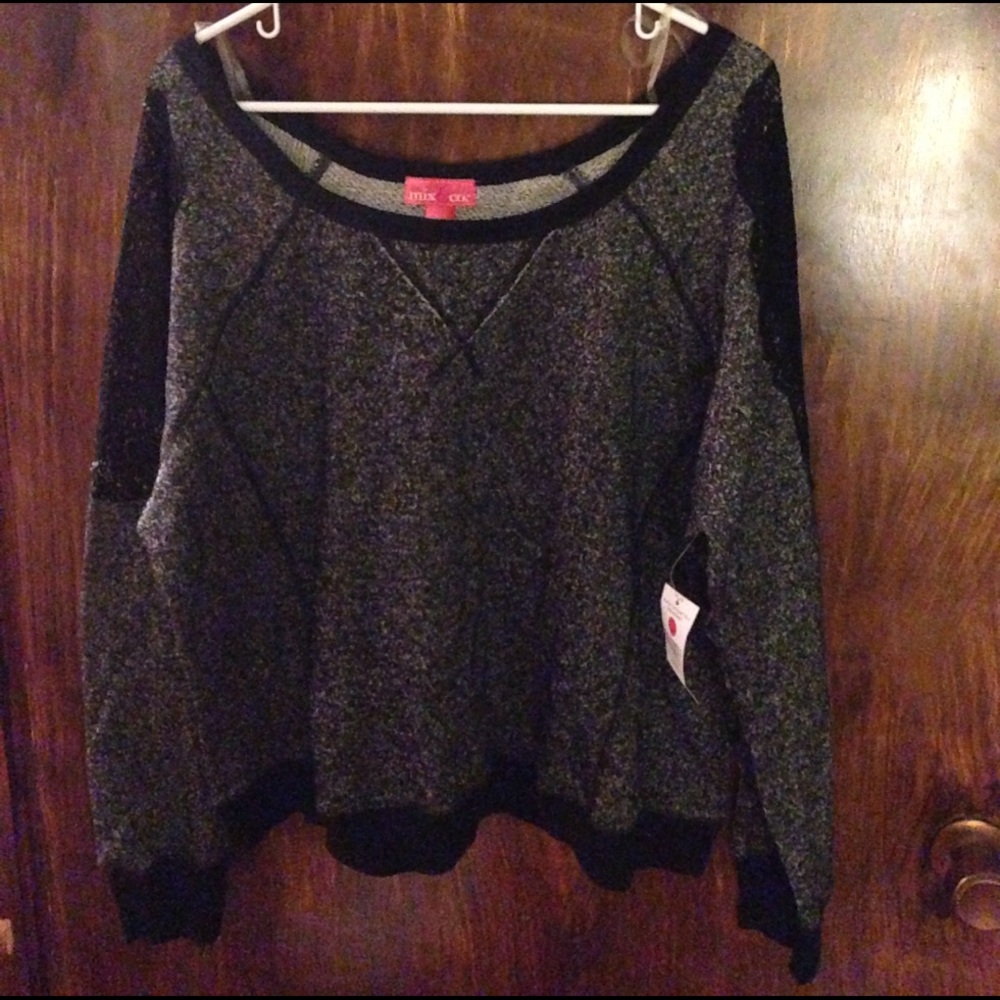 Gray sweater shirt with lace sleeves